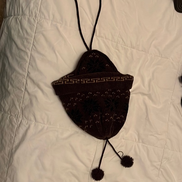 Snug warm hooded hat with ear covers - Picture 1 of 4